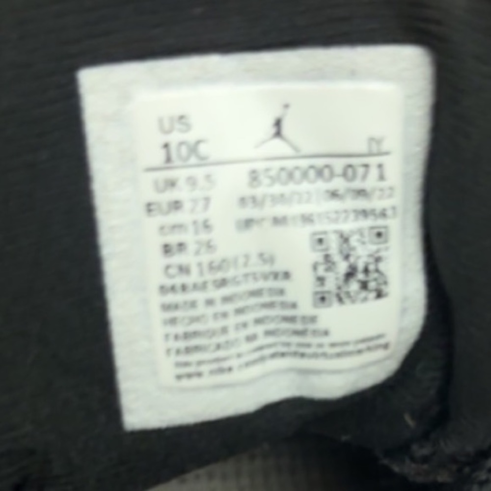 Jordan 12 - Picture 2 of 6